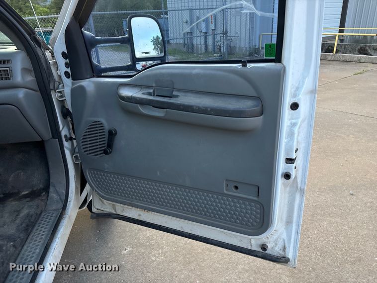 image for item ED2254 2004 Ford F550 bucket truck