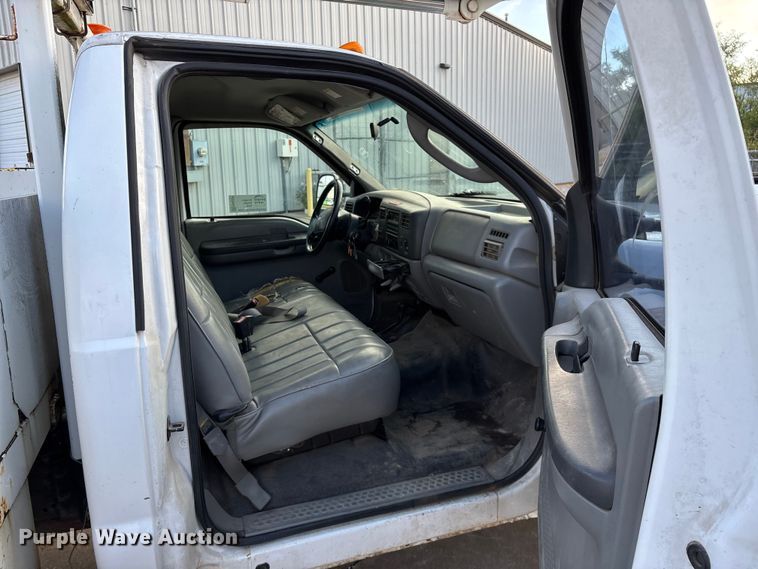 image for item ED2254 2004 Ford F550 bucket truck