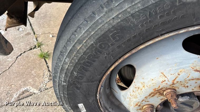 image for item ED2254 2004 Ford F550 bucket truck