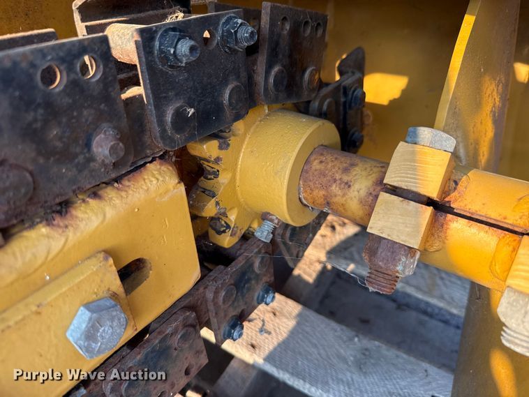 image for item ED5906 1998 Vermeer V1850 trencher