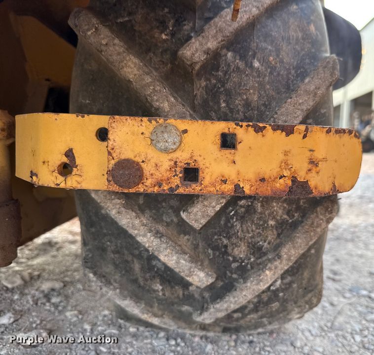 image for item ED5906 1998 Vermeer V1850 trencher