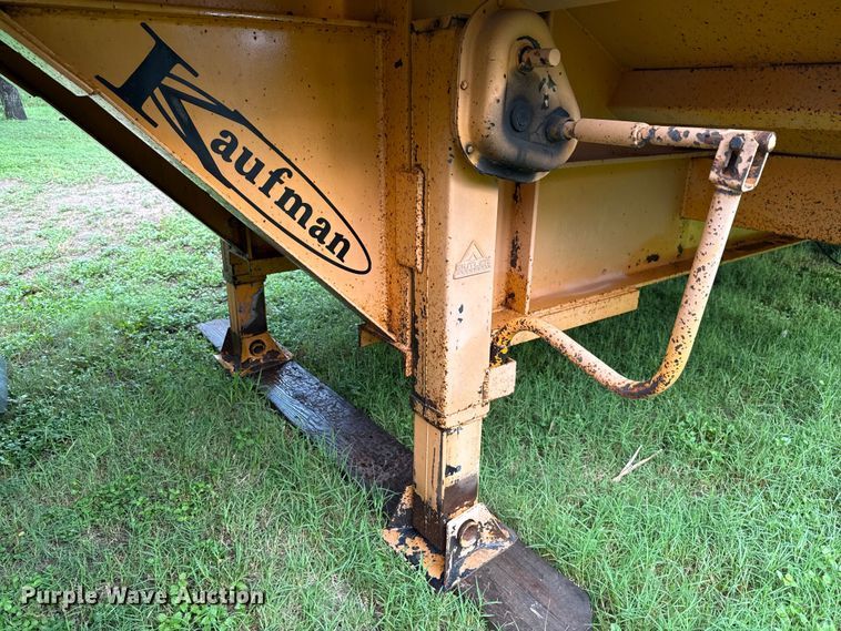 image for item ED5912 2009 Kaufman drop deck equipment trailer