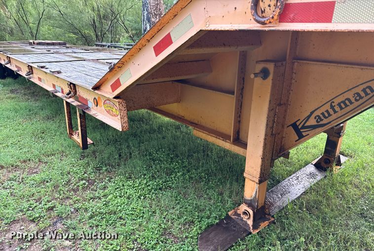 image for item ED5912 2009 Kaufman drop deck equipment trailer