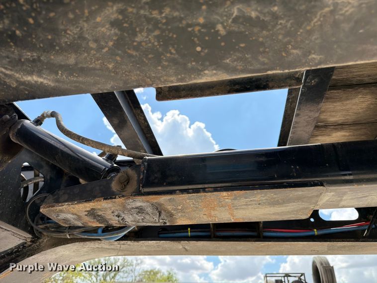 image for item ED5923 2011 Trail King TK70HG-492 lowboy equipment trailer