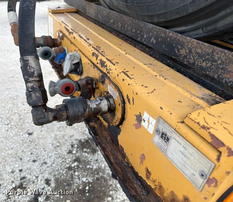 image for item ED5924 2002 Trail King HG Series lowboy equipment trailer