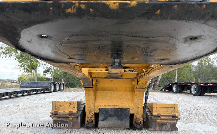 image for item ED5924 2002 Trail King HG Series lowboy equipment trailer