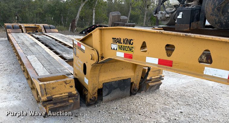 image for item ED5924 2002 Trail King HG Series lowboy equipment trailer