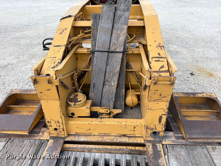 image for item ED5924 2002 Trail King HG Series lowboy equipment trailer