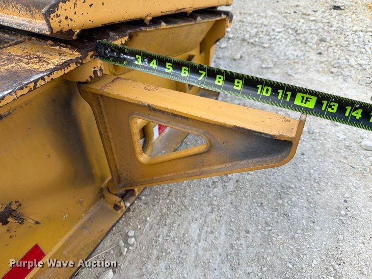 image for item ED5924 2002 Trail King HG Series lowboy equipment trailer