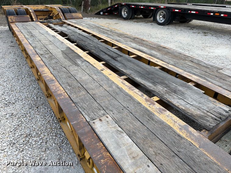 image for item ED5924 2002 Trail King HG Series lowboy equipment trailer