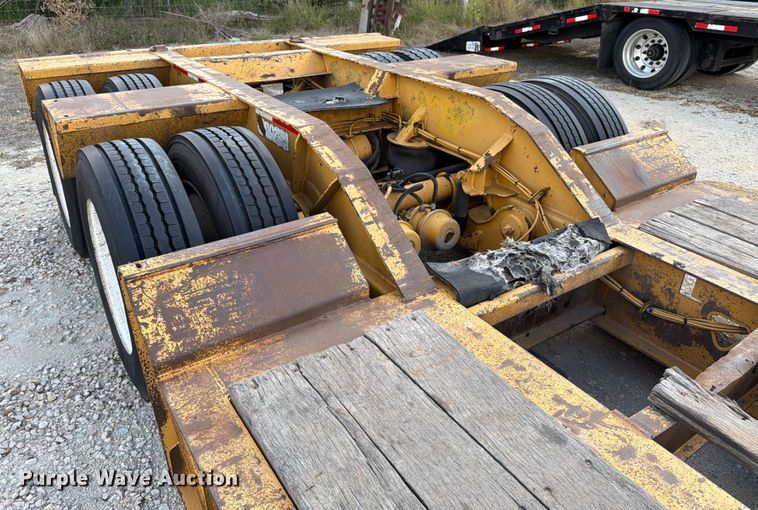 image for item ED5924 2002 Trail King HG Series lowboy equipment trailer