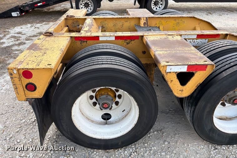 image for item ED5924 2002 Trail King HG Series lowboy equipment trailer