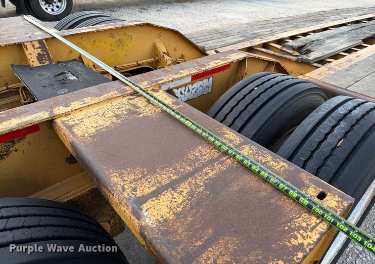 image for item ED5924 2002 Trail King HG Series lowboy equipment trailer