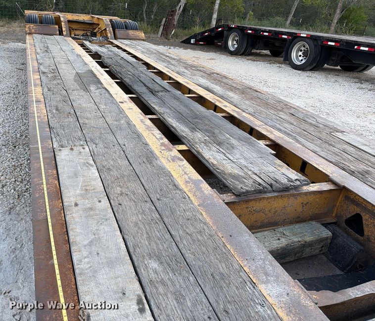 image for item ED5924 2002 Trail King HG Series lowboy equipment trailer