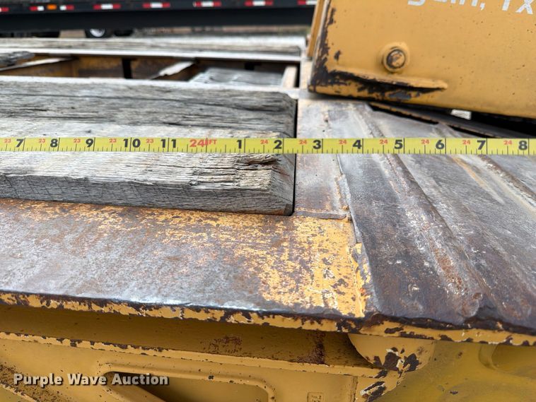 image for item ED5924 2002 Trail King HG Series lowboy equipment trailer