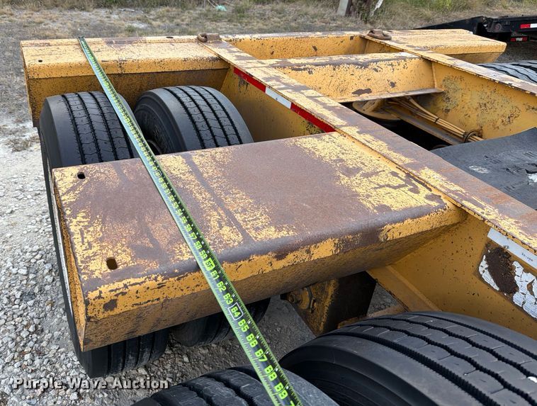 image for item ED5924 2002 Trail King HG Series lowboy equipment trailer