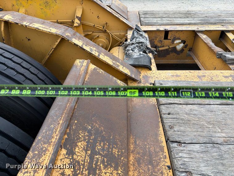 image for item ED5924 2002 Trail King HG Series lowboy equipment trailer