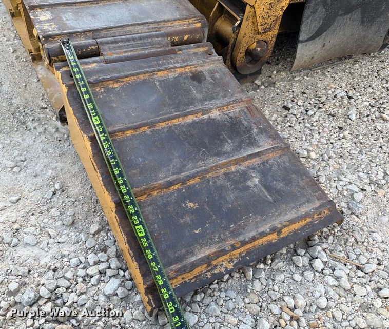 image for item ED5924 2002 Trail King HG Series lowboy equipment trailer