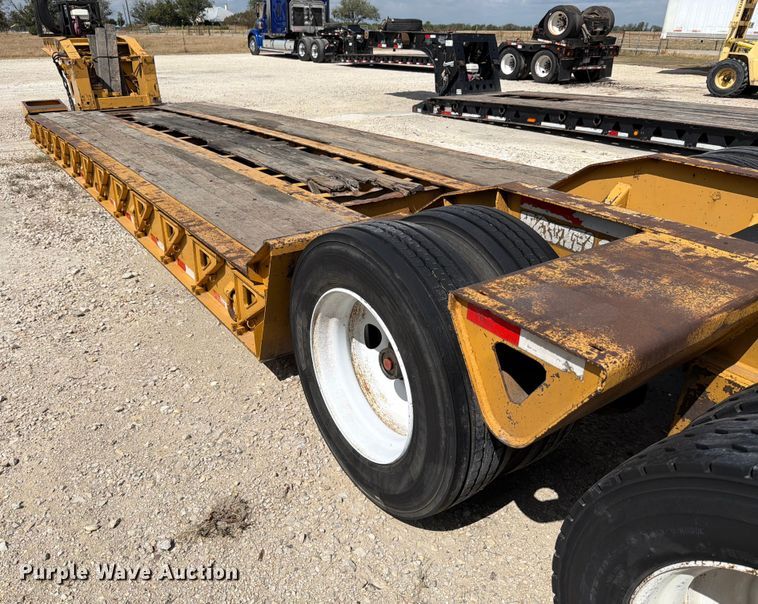 image for item ED5924 2002 Trail King HG Series lowboy equipment trailer