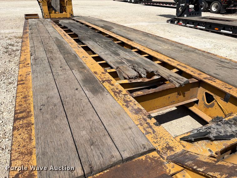 image for item ED5924 2002 Trail King HG Series lowboy equipment trailer