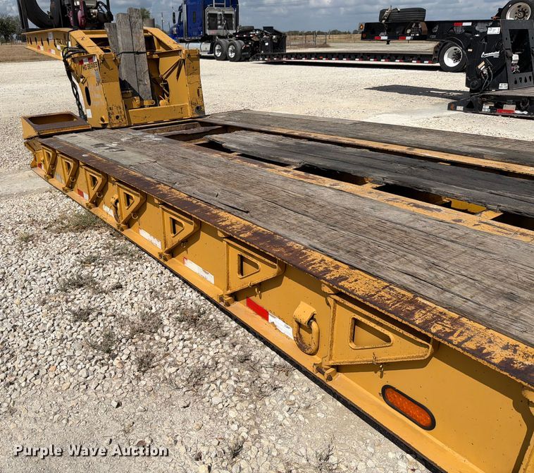 image for item ED5924 2002 Trail King HG Series lowboy equipment trailer