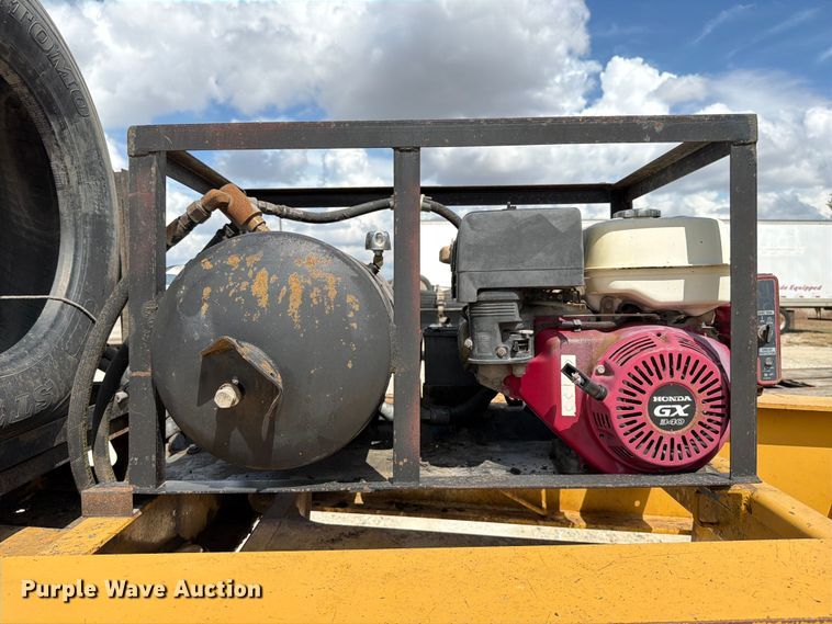 image for item ED5924 2002 Trail King HG Series lowboy equipment trailer