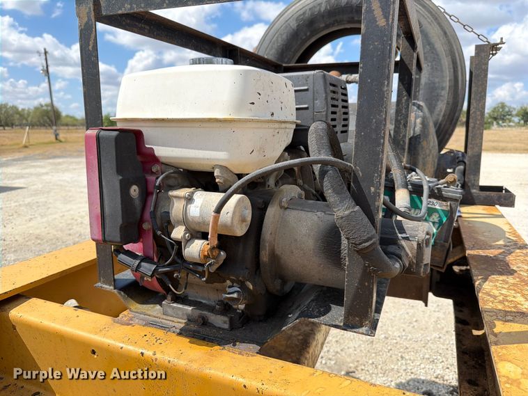 image for item ED5924 2002 Trail King HG Series lowboy equipment trailer