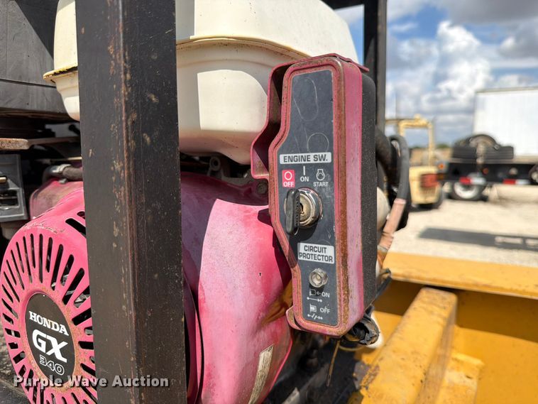 image for item ED5924 2002 Trail King HG Series lowboy equipment trailer