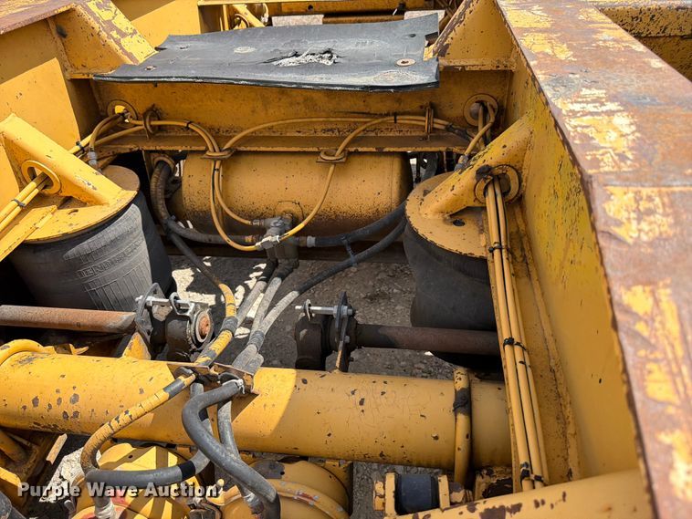 image for item ED5924 2002 Trail King HG Series lowboy equipment trailer