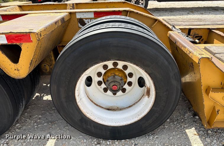 image for item ED5924 2002 Trail King HG Series lowboy equipment trailer