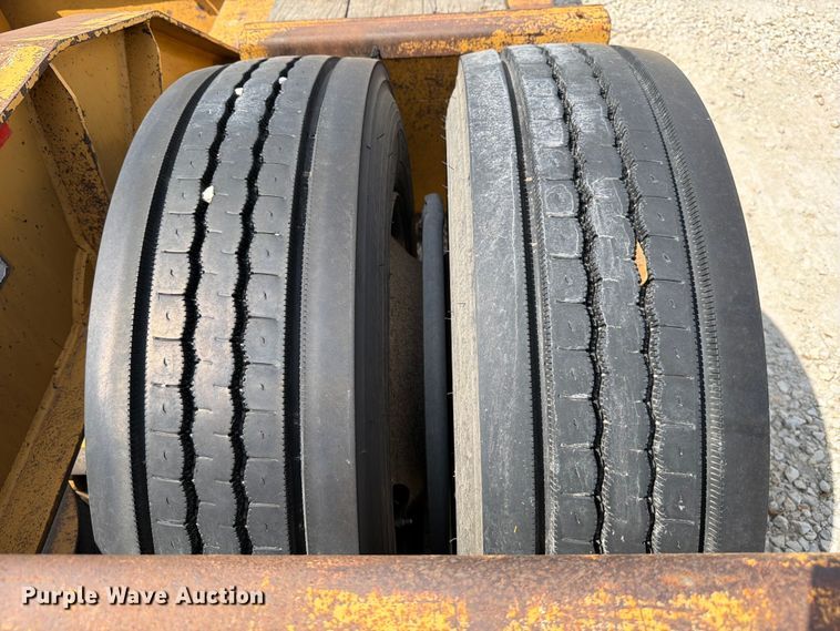 image for item ED5924 2002 Trail King HG Series lowboy equipment trailer