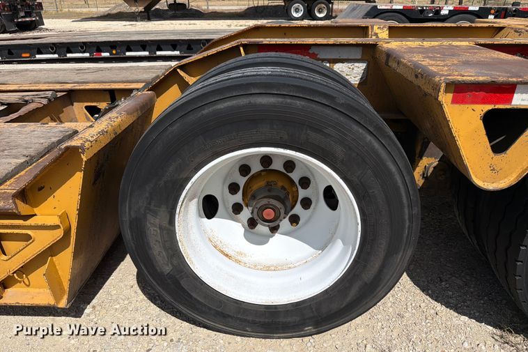 image for item ED5924 2002 Trail King HG Series lowboy equipment trailer