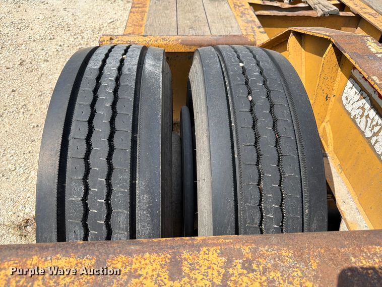 image for item ED5924 2002 Trail King HG Series lowboy equipment trailer