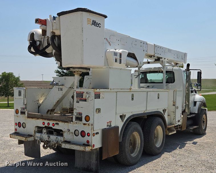 image for item EF1508 2011 International 7500 bucket truck