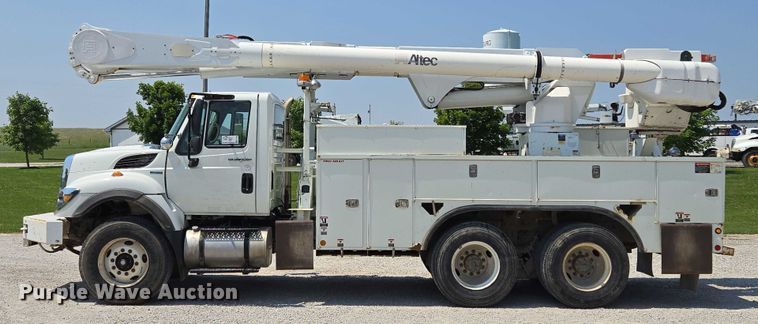 image for item EF1508 2011 International 7500 bucket truck
