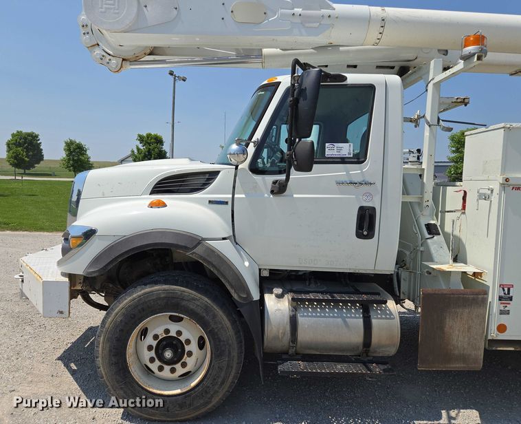 image for item EF1508 2011 International 7500 bucket truck