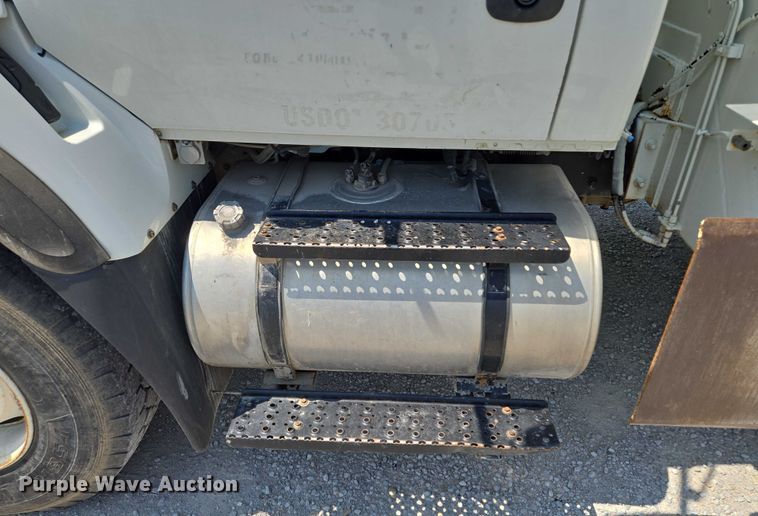 image for item EF1508 2011 International 7500 bucket truck