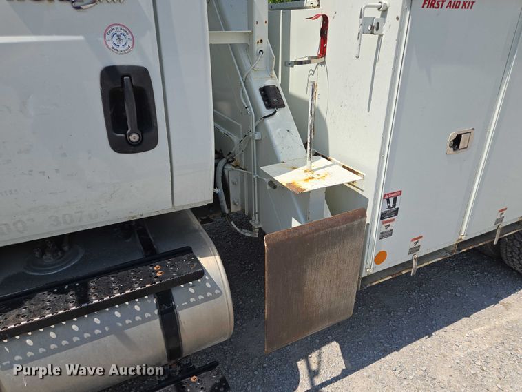 image for item EF1508 2011 International 7500 bucket truck