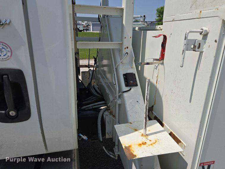 image for item EF1508 2011 International 7500 bucket truck