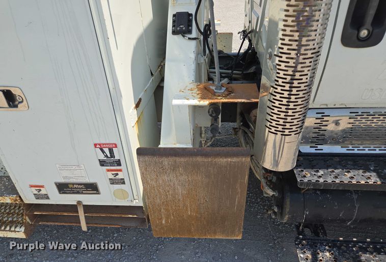 image for item EF1508 2011 International 7500 bucket truck