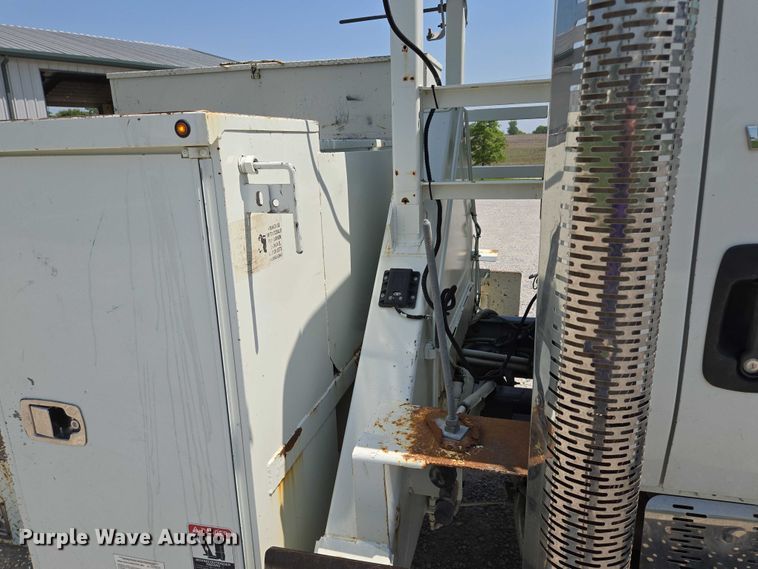 image for item EF1508 2011 International 7500 bucket truck