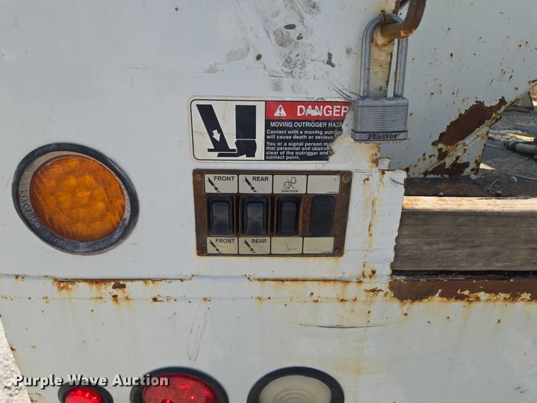 image for item EF1508 2011 International 7500 bucket truck