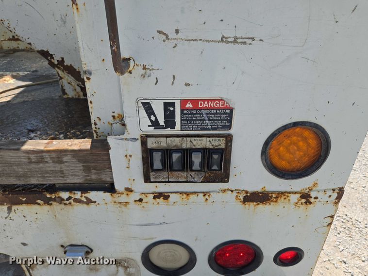 image for item EF1508 2011 International 7500 bucket truck