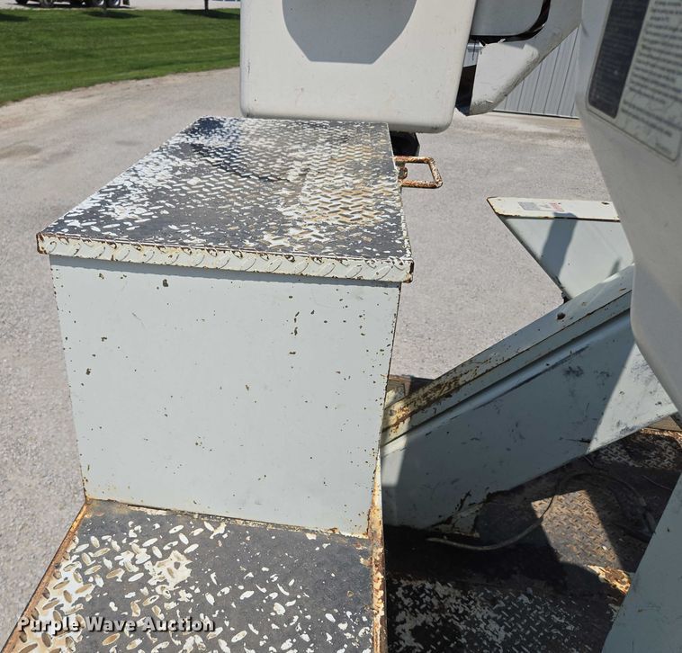 image for item EF1508 2011 International 7500 bucket truck