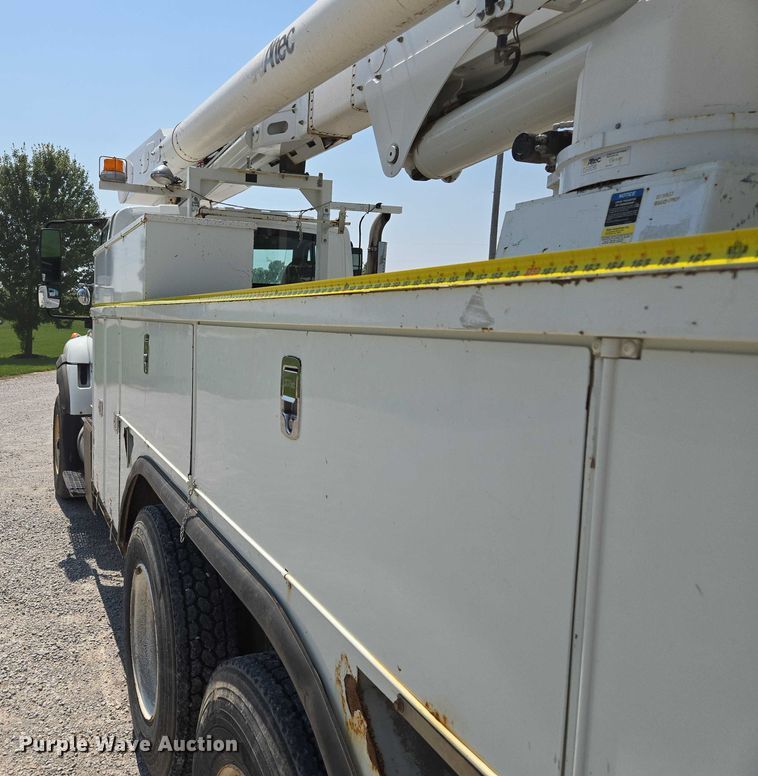 image for item EF1508 2011 International 7500 bucket truck