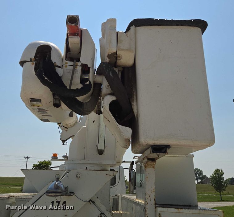 image for item EF1508 2011 International 7500 bucket truck