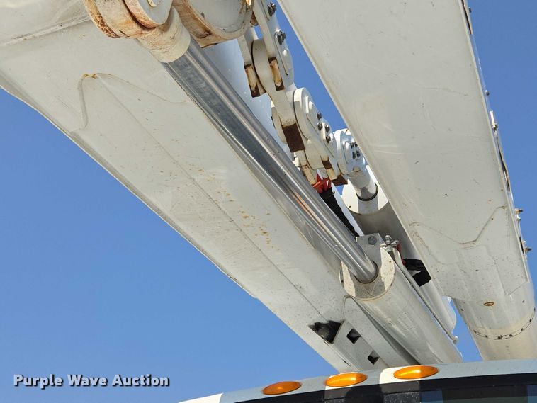 image for item EF1508 2011 International 7500 bucket truck