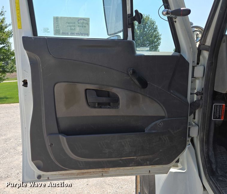 image for item EF1508 2011 International 7500 bucket truck