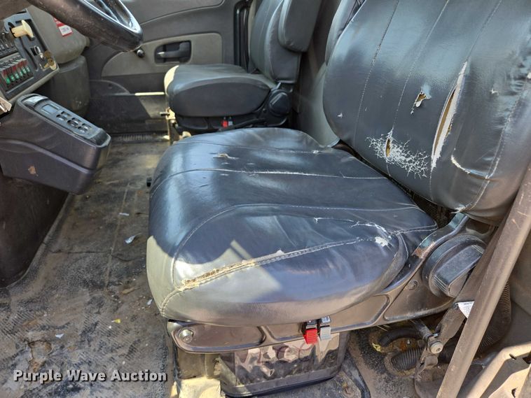 image for item EF1508 2011 International 7500 bucket truck