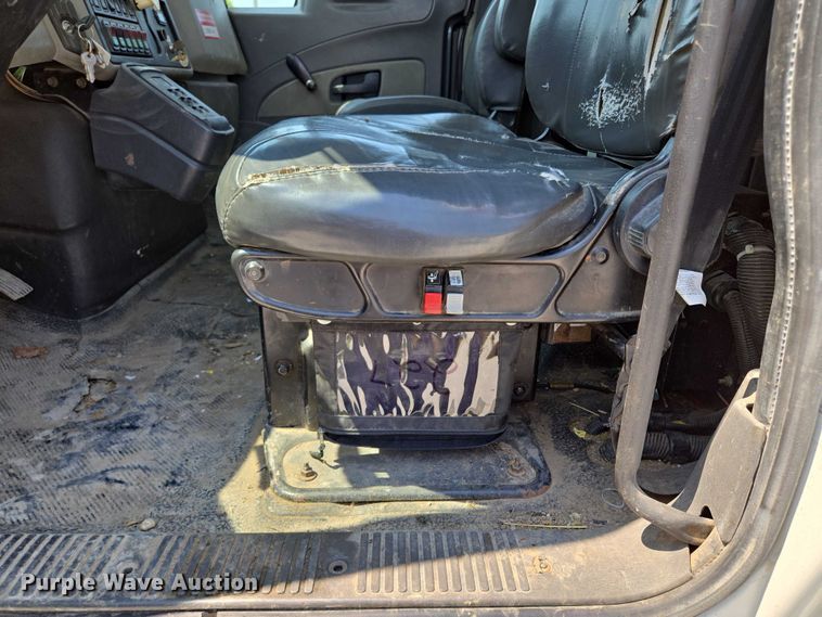 image for item EF1508 2011 International 7500 bucket truck